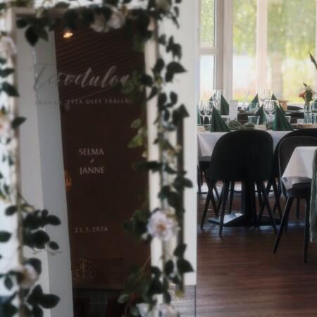 Hääjuhla Vehryt Noukan juhlasalissa Jyväskylässä